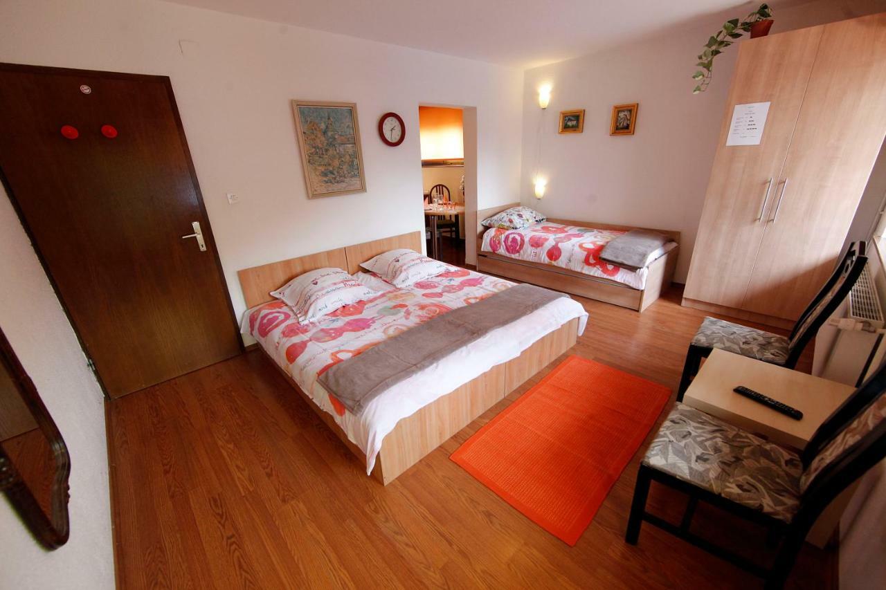 Rooms Ribnikar โพสโตยนา ภายนอก รูปภาพ